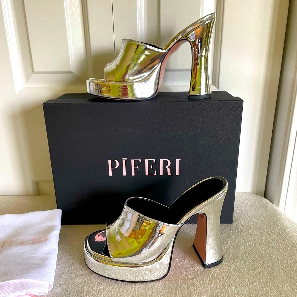 PIFERI Bella 125 Silver Patent Leather Platform Sandals 6/36 EUC